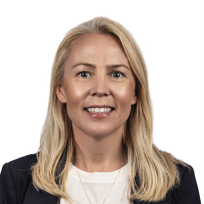 Porträttbild av medarbetare på bankkontoret.