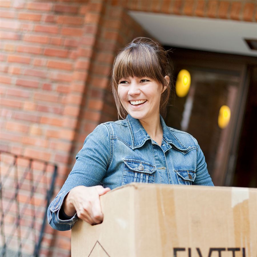 woman moving to new house - Handelsbanken.se