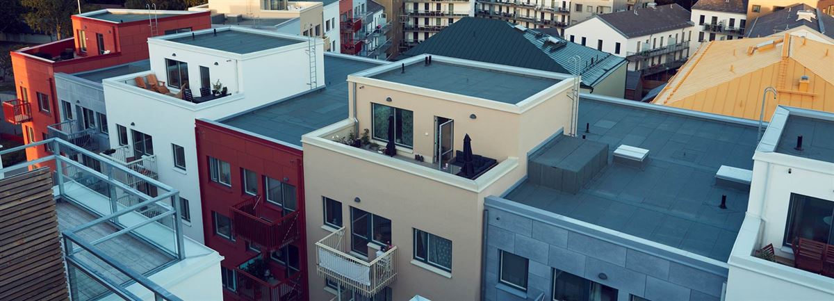 Vy över olika fastigheter i olika färger.