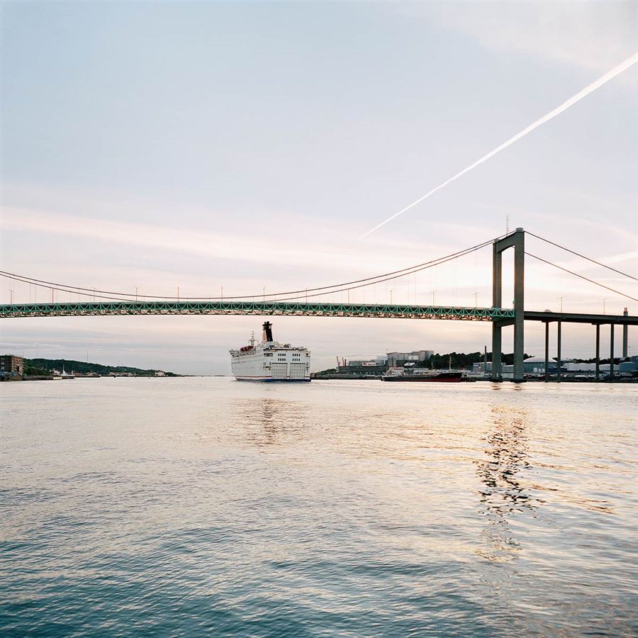 Älvsborgsbron i solnedgång.