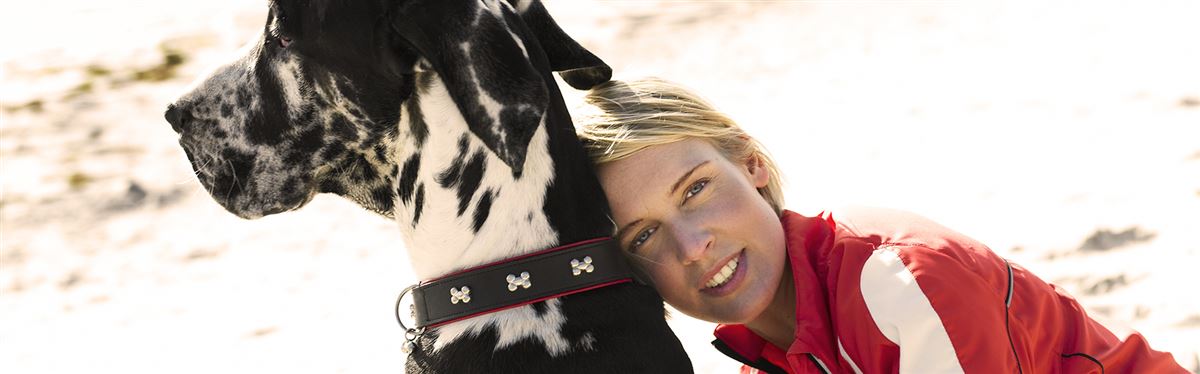 Kvinna med hund