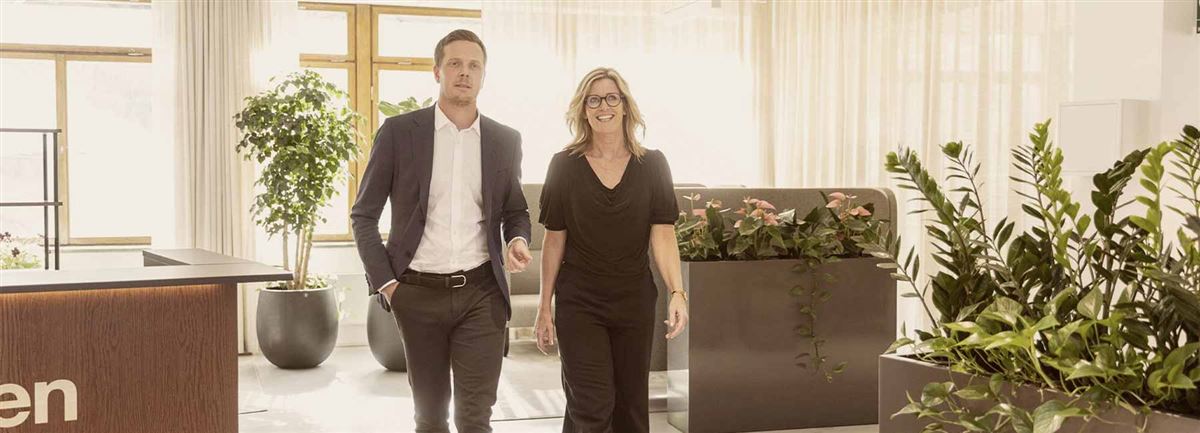 Två kollegor på Handelsbanken. 