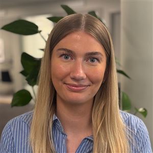 Porträttbild av medarbetare på bankkontoret.