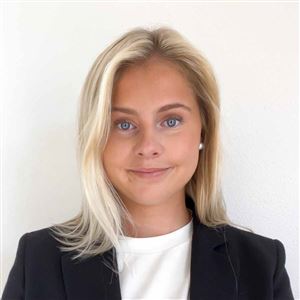 Porträttbild av medarbetare på bankkontoret.