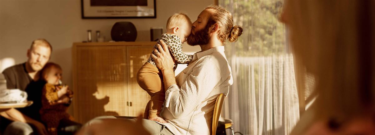 Pappa med bebis.