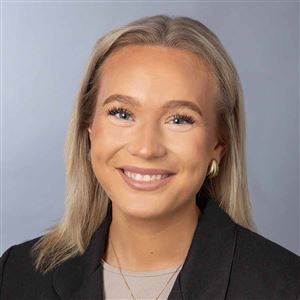 Porträttbild av medarbetare på bankkontoret.