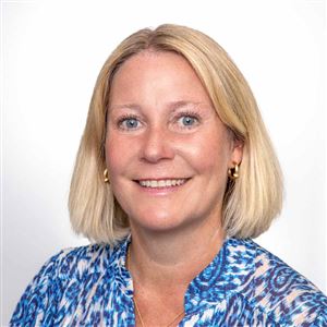 Porträttbild av medarbetare på bankkontoret.