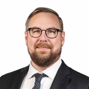 Porträttbild av medarbetare på bankkontoret.