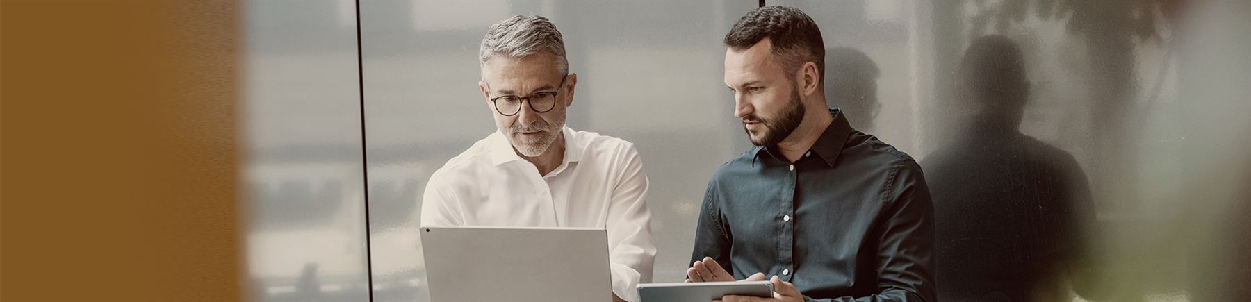 Kollegor som arbetar tillsammans.