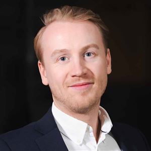 Porträttbild av medarbetare på bankkontoret.