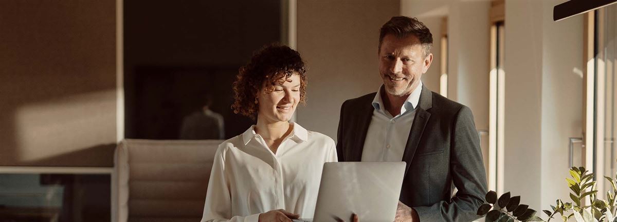 Kvinna är nöjd med rådgivning inom private banking