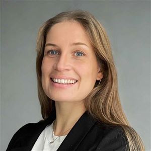 Porträttbild av medarbetare på bankkontoret.