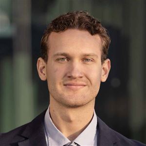 Porträttbild av medarbetare på bankkontoret.