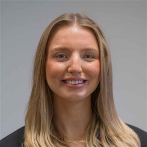 Porträttbild av medarbetare på bankkontoret.