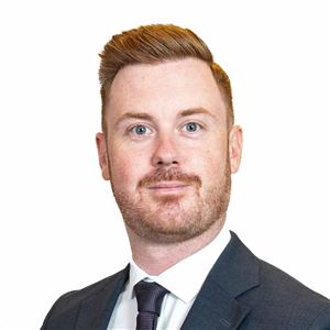 Porträttbild av medarbetare på bankkontoret.