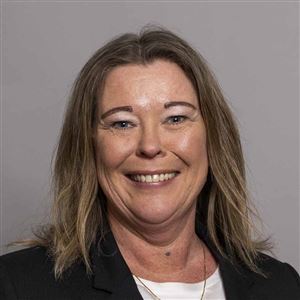 Porträttbild av medarbetare på bankkontoret.