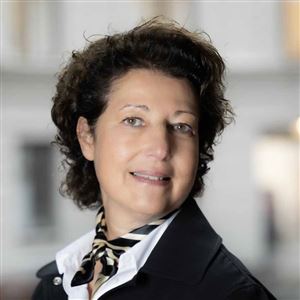 Porträttbild av medarbetare på bankkontoret.