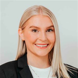 Porträttbild av medarbetare på bankkontoret.