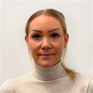 Porträttbild av medarbetare på bankkontoret.