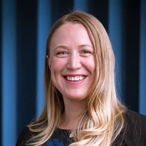 Porträttbild av medarbetare på bankkontoret.