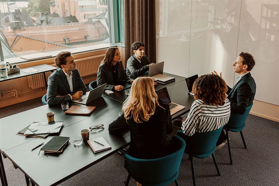 En bostadsrättsförening har möte.