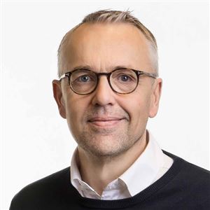 Porträttbild av medarbetare på bankkontoret.