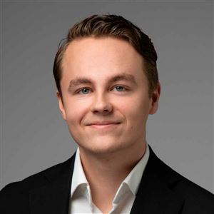 Porträttbild av medarbetare på bankkontoret.