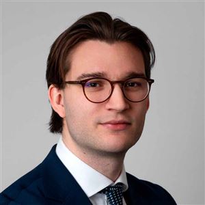 Porträttbild av medarbetare på bankkontoret.