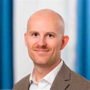 Porträttbild av medarbetare på bankkontoret.