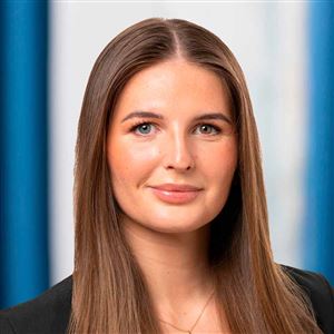 Porträttbild av medarbetare på bankkontoret.