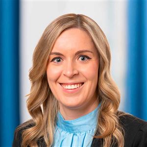 Porträttbild av medarbetare på bankkontoret.