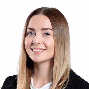 Porträttbild av medarbetare på bankkontoret.