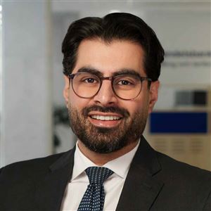 Porträttbild av medarbetare på bankkontoret.