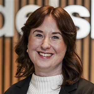 Porträttbild av medarbetare på bankkontoret.