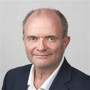 Porträttbild av medarbetare på bankkontoret.