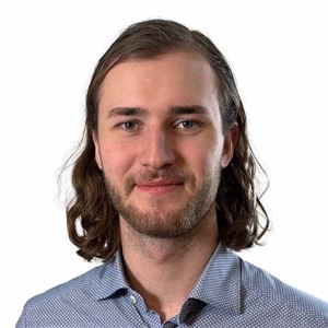 Porträttbild av medarbetare på bankkontoret.