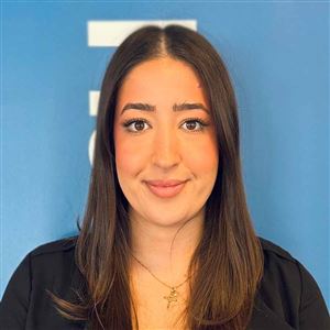 Porträttbild av medarbetare på bankkontoret.