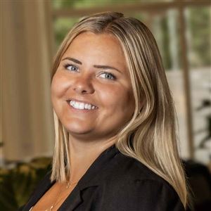 Porträttbild av medarbetare på bankkontoret.