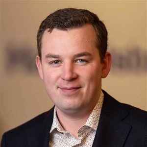 Porträttbild av medarbetare på bankkontoret.