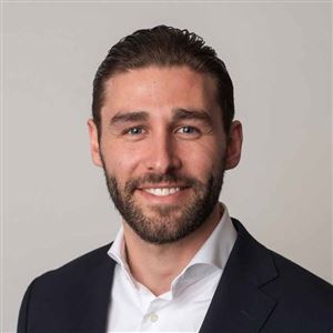 Porträttbild av medarbetare på bankkontoret.