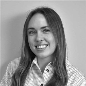 Porträttbild av medarbetare på bankkontoret.