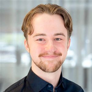 Porträttbild av medarbetare på bankkontoret.