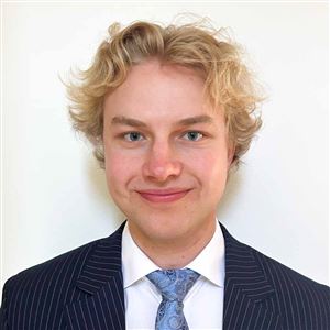 Porträttbild av medarbetare på bankkontoret.