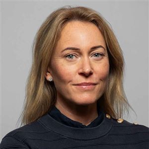 Porträttbild av medarbetare på bankkontoret.