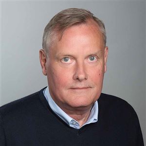 Porträttbild av medarbetare på bankkontoret.