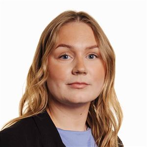 Porträttbild av medarbetare på bankkontoret.
