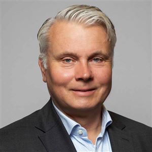 Porträttbild av medarbetare på bankkontoret.