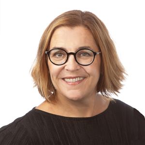Porträttbild av medarbetare på bankkontoret.