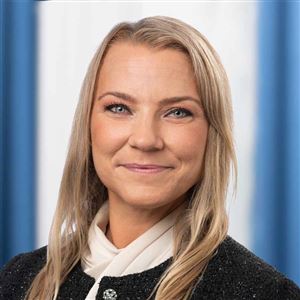 Porträttbild av medarbetare på bankkontoret.