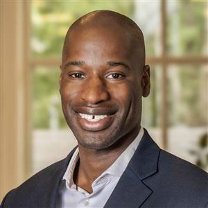 Porträttbild av medarbetare på bankkontoret.